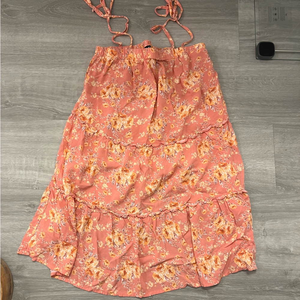 Cute floral Sundress with tie up straps!